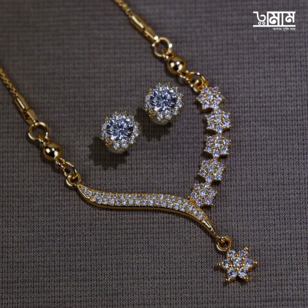 Exclusive Gold-Plated Necklace and Earring Set - Elegant Diamond Design