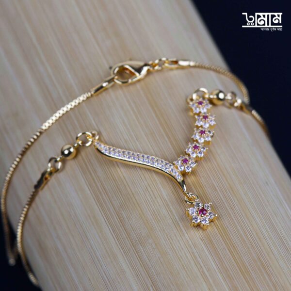 Elegant Gold-Plated Necklace with Floral Design