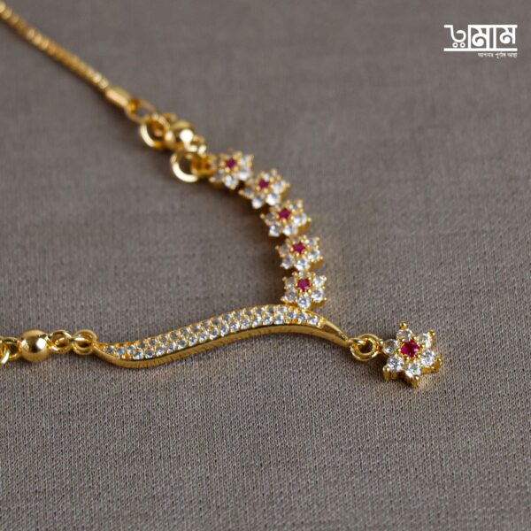 Elegant Gold-Plated Necklace with Floral Design