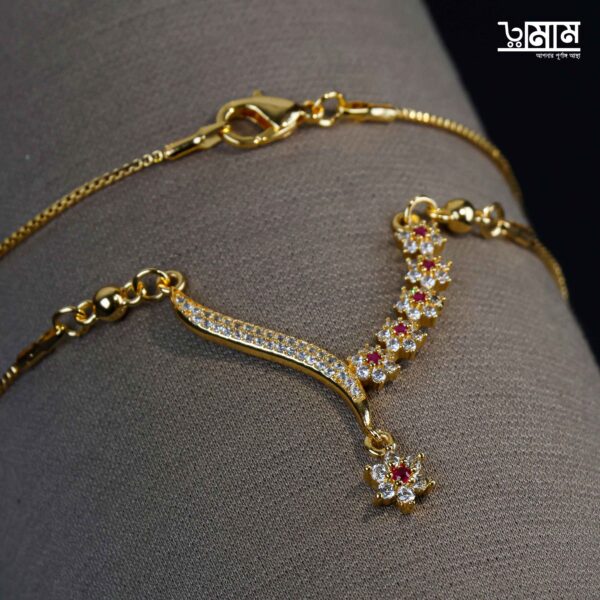 Elegant Gold-Plated Necklace with Floral Design